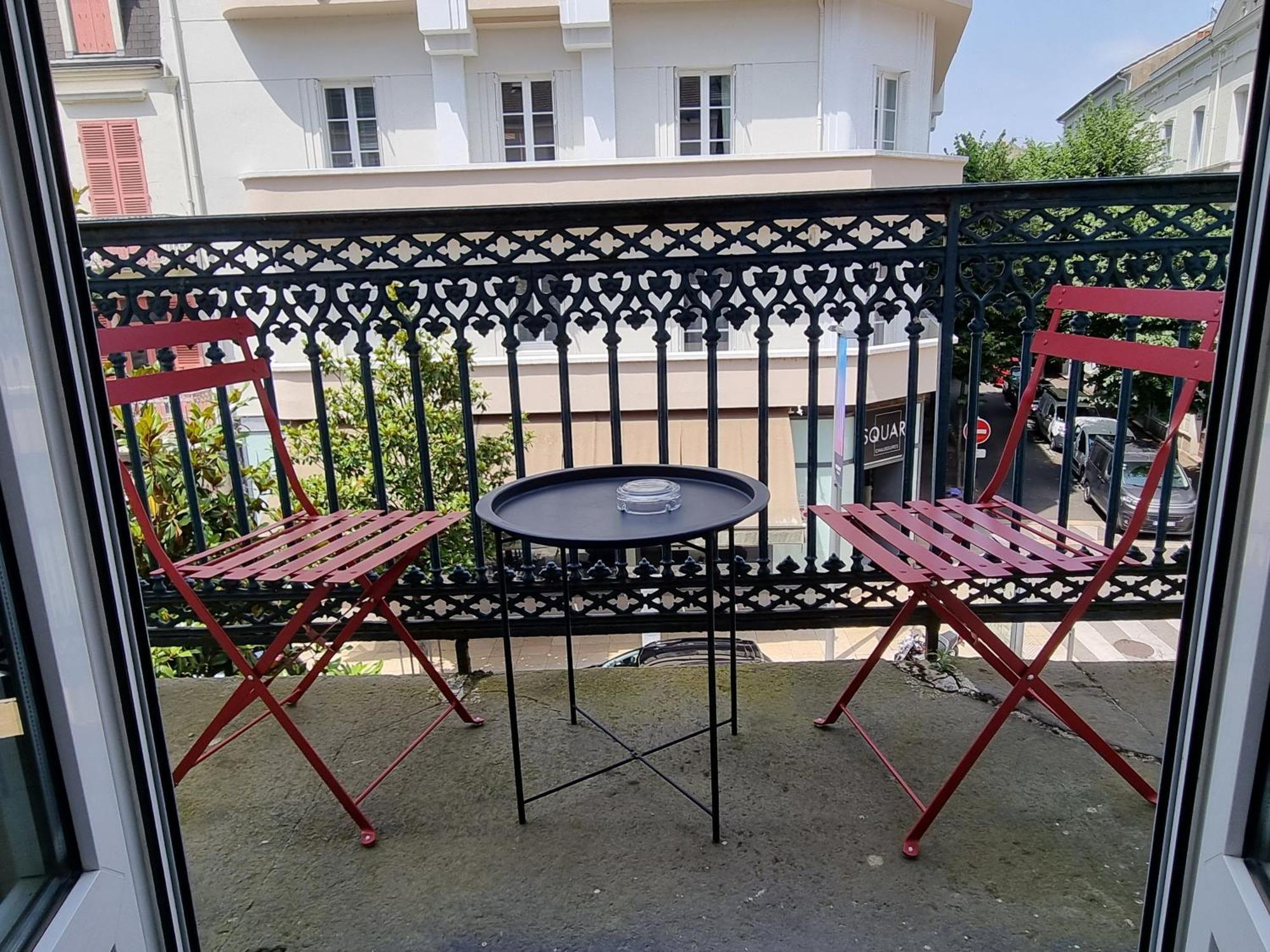 Hotel & Restaurant Le Patio Vichy Exterior photo